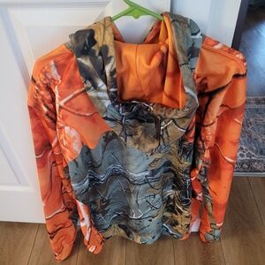 Warm camo hoody nwot and  free camo touque reversable to hunter orange